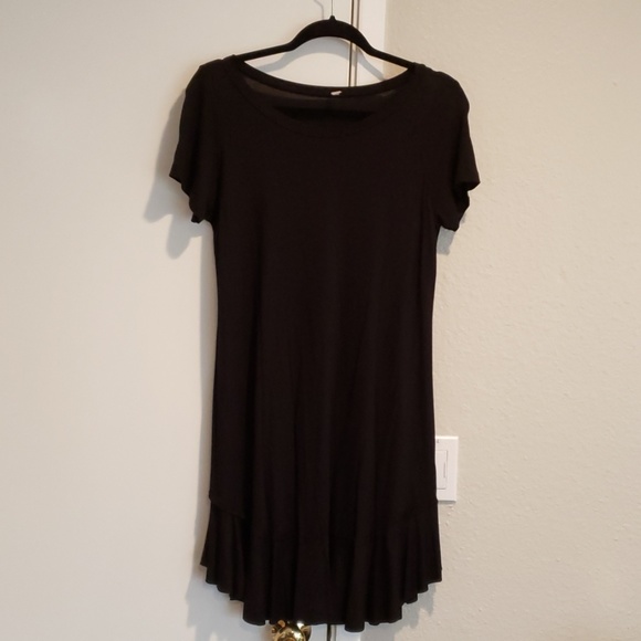 Black dress with ruffle bottom - Picture 1 of 2